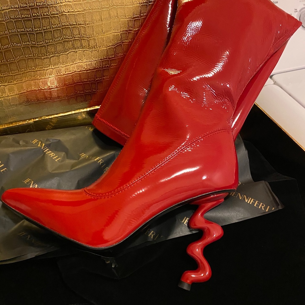 Brand new never worn Jennifer Le